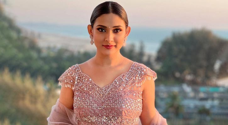 আজকের বিনোদন বিভাগে গুরুত্বপূর্ণ প্রতিবেদন যেখানে জনজীবন, সাম্প্রতিক ঘটনা, বিশ্লেষণ ও প্রেক্ষাপট বিস্তারিতভাবে তুলে ধরা হয়েছে